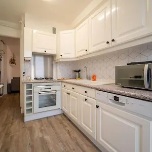 Fully Equipped Balcony Sleeps 7 Wifi Marseille